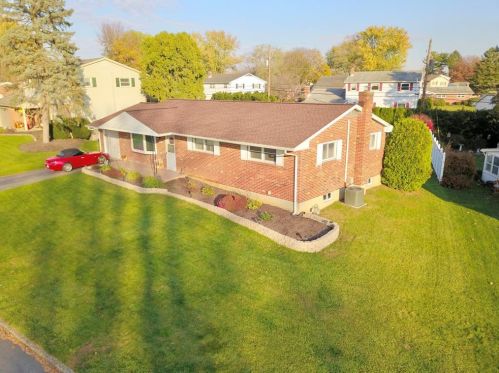1496 Laurel Ln, Macungie, PA 18062-9433