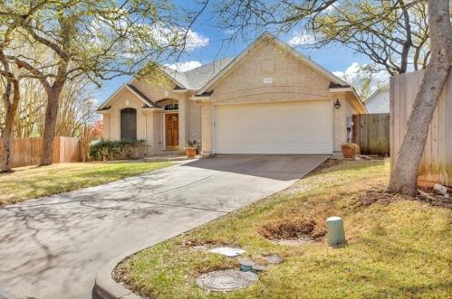 6205 Clarion Dr, Austin TX  78749-3446 exterior