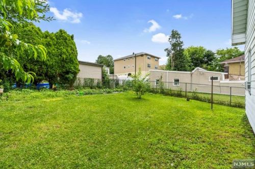 122 Gaston Ave, Outwater NJ  07026-1208 exterior