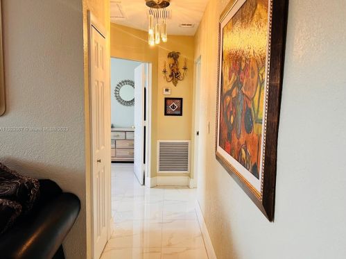 2637 9th Ct, Hialeah FL  33010-1223 exterior