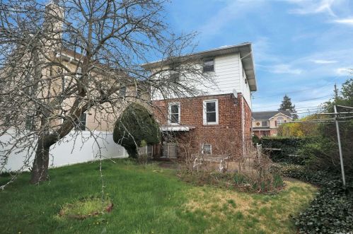 470 Clement Ave, Floral Park NY  11003-3320 exterior