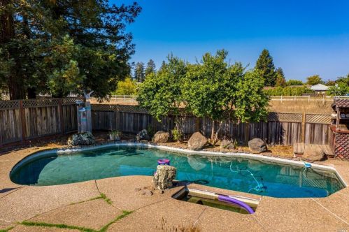 2294 Chester Dr, Penngrove CA  94951-9529 exterior