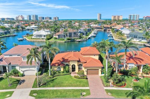 246 Edgewater Ct, Marco Island, FL 34145-3501