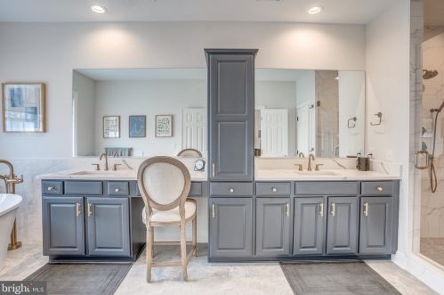 18285 Mullfield Village Ter, Leesburg VA  20176-7466 exterior