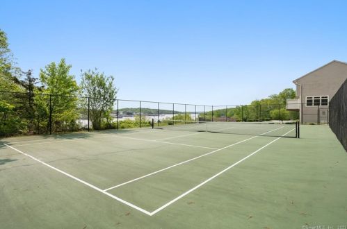 64 Scotch Cap Rd, Quaker Hill CT  06375-1431 exterior
