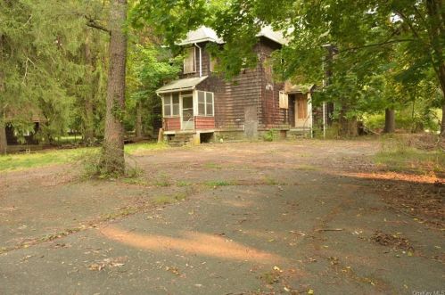103 Montebello Rd, Airmont, NY 10901-3702