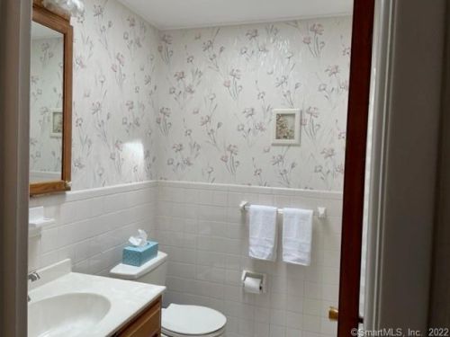 46 Vermont Ave, Milford CT  06460-7043 exterior