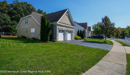 69 Forsgate Way, Lakewood NJ  08701-3873 exterior