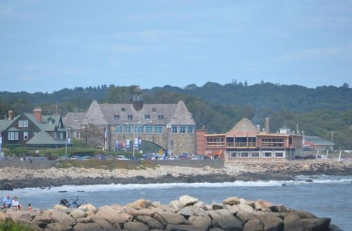 250 Ocean Rd, South Kingstown RI  02882-1346 exterior