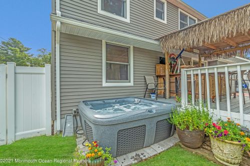 243 Crestview Dr, Middletown NJ  07748-3604 exterior