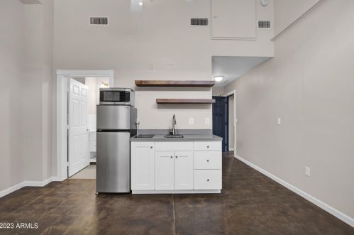 5753 Glendale Ave, Glendale, AZ 85301-2547