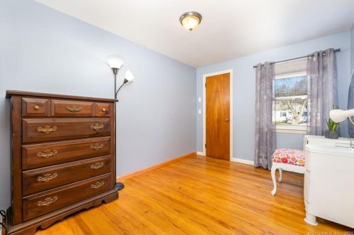 7 Fairfield Dr, Windsor Locks CT exterior