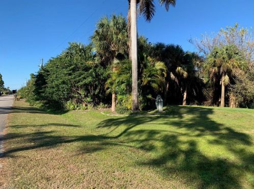 414 Palmetto Ave, Lehigh Acres FL 33972-7859 exterior