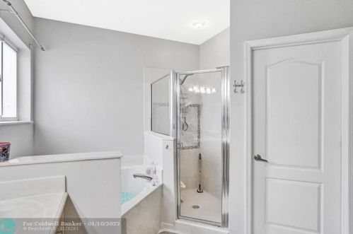 13305 32nd St, Hollywood FL 33027-3911 exterior