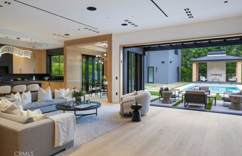 4508 Haskell Ave, Van Nuys CA  91436-3148 exterior