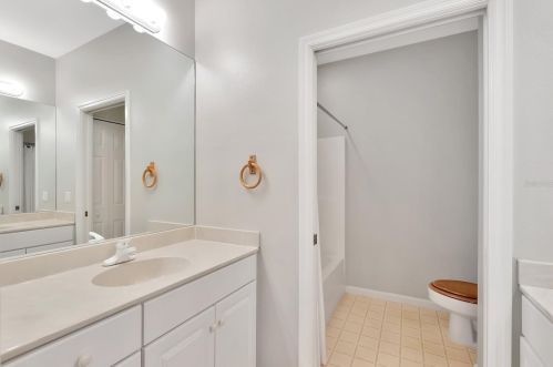 1623 Woodfield Ct, Lutz FL  33558-8485 exterior