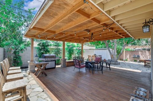 5719 Pennswood Ave, Lakewood CA  90712-1819 exterior