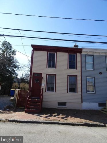 410 Harmony St, New Castle, DE 19720-4547