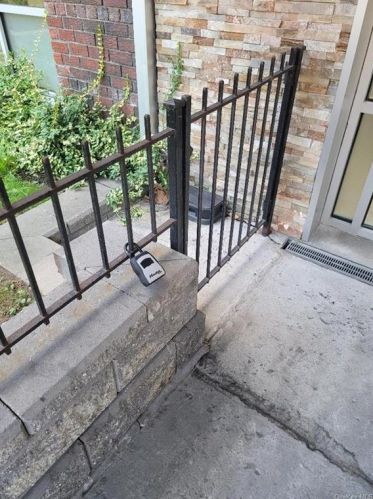 3240 Riverdale Ave, Bronx NY  10463-3625 exterior