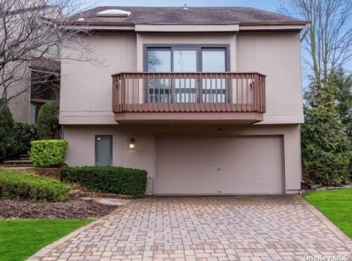 42 Clubside Dr, Woodsburgh, NY 11598-1365