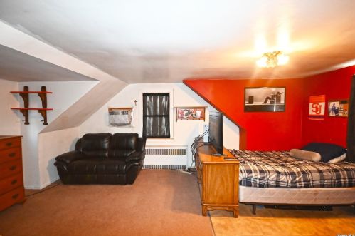 2090 Monroe Ave, North Bellmore NY  11710-1523 exterior