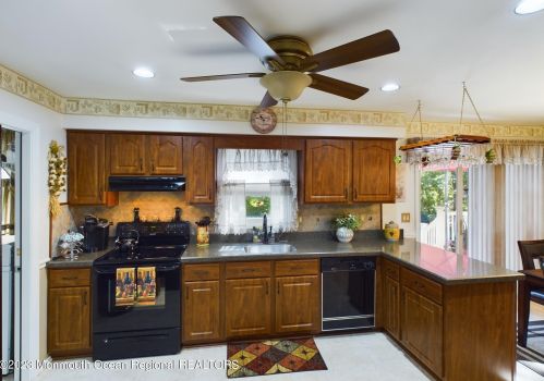 300 Albert Ave, Lakewood NJ  08701-5405 exterior