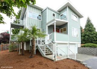 3720 Thistle St, Seattle, WA 98118-4350