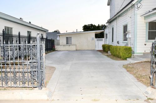 230 9th St, Santa Paula CA  93060-4102 exterior
