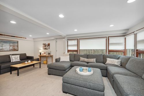 77 Lakeview Dr, Lake Geneva WI  53147-9701 exterior