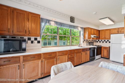 18 Baker Dr, Jackson Twp NJ 08527-3909 exterior