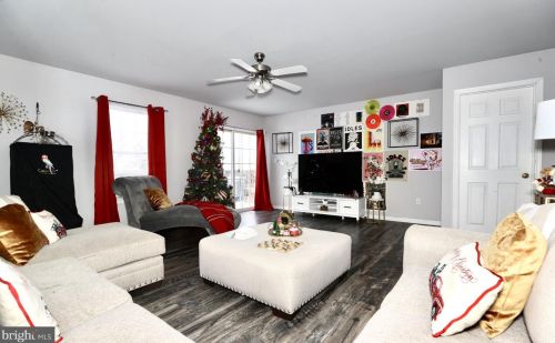 661 Walnut Tree Dr, Blandon, PA 19510-9633