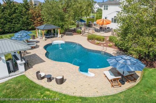 6 Courtney Ct, East Freehold NJ 07728-9563 exterior