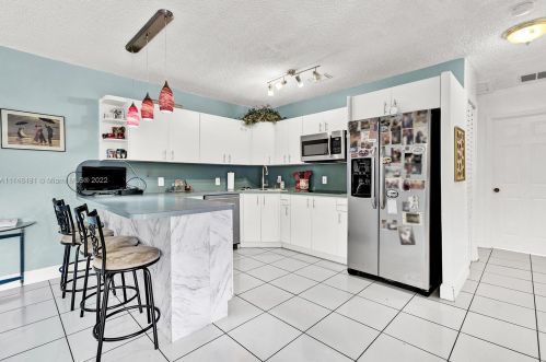 1035 36 Pl, Hialeah FL 33012-4929 exterior