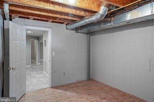 15573 Alderbrook Dr, Haymarket VA  20169-6130 exterior