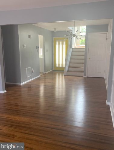 22 Kelly Ct, Trenton, NJ 08690-3615