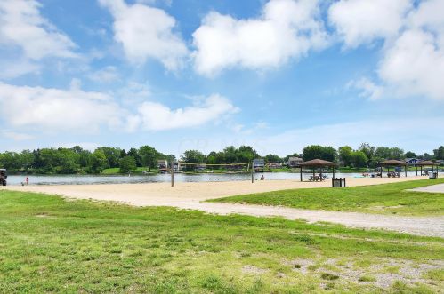 1884 Shoshone Dr, London OH  43140-9020 exterior