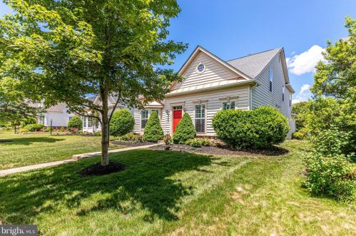 9517 Moonen Bay Ln, Bristow VA  20136-3515 exterior