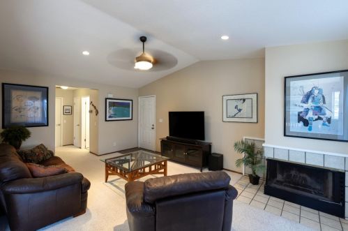2290 Wine Maker Way, San Jose, CA 95124-2565