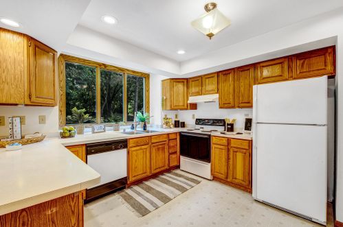 9019 Poplar Dr, Thiensville WI  53097-3155 exterior