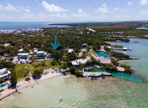 156 Bay Harbor Dr, Key Largo FL  33037-2011 exterior