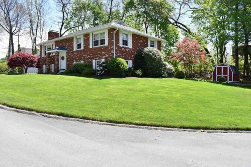 10 Westbrook Way, Cumberland, RI 02864-2902