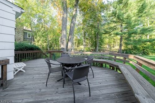 22 Rose Ter, Chatham Township NJ  07928-2070 exterior