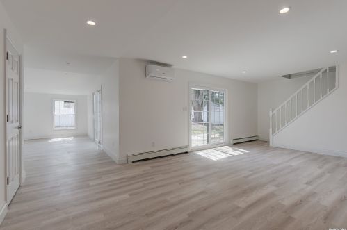 27 Walnut Ln, Hicksville NY  11801-5737 exterior