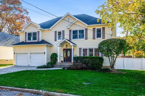 2256 Porter St, North Bellmore, NY 11710-2530