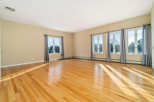 245 Bear Ridge Rd, Pleasantville NY  10570-1801 exterior