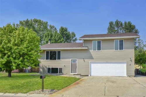 2300 Crescent Dr, Minot, ND 58703-1676