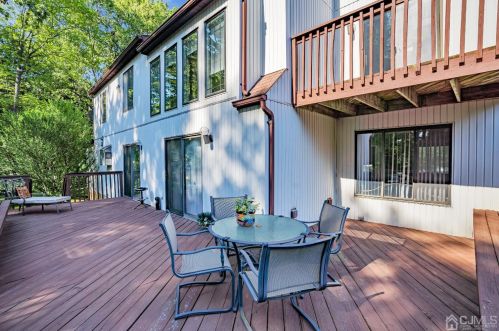 5 Jamison Ct, East Brunswick, NJ 08816-3585