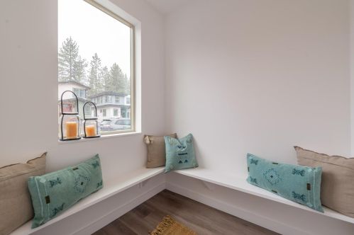 9501 Parker Ln, Truckee, CA 96161-5005