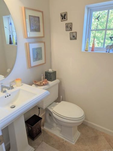 623 Viewpoint Ter, Peekskill NY  10566-6210 exterior