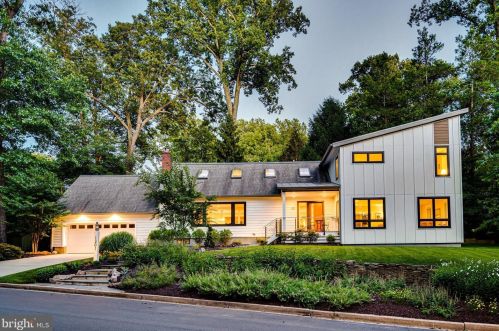 1301 Seaton Ln, Falls Church, VA 22046-3822